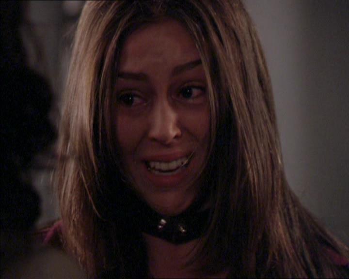 Charmed-Online_dot_net-2x02MoralityBites2021.jpg