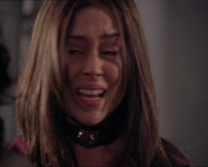 Charmed-Online_dot_net-2x02MoralityBites2035.jpg