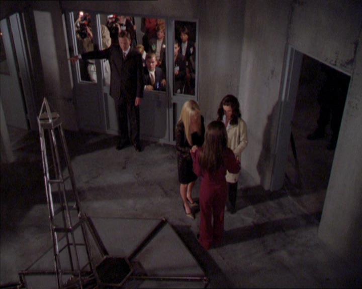 Charmed-Online_dot_net-2x02MoralityBites2047.jpg