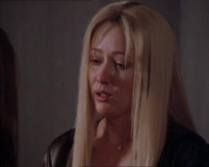 Charmed-Online_dot_net-2x02MoralityBites2059.jpg
