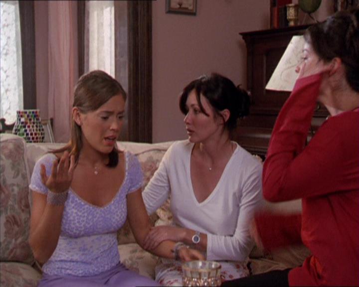 Charmed-Online_dot_net-2x02MoralityBites2178.jpg