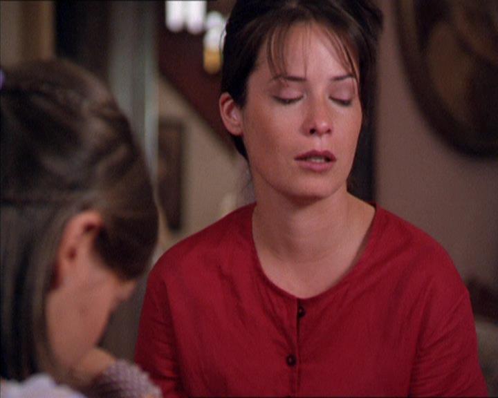 Charmed-Online_dot_net-2x02MoralityBites2185.jpg