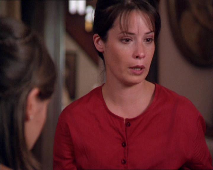 Charmed-Online_dot_net-2x02MoralityBites2186.jpg