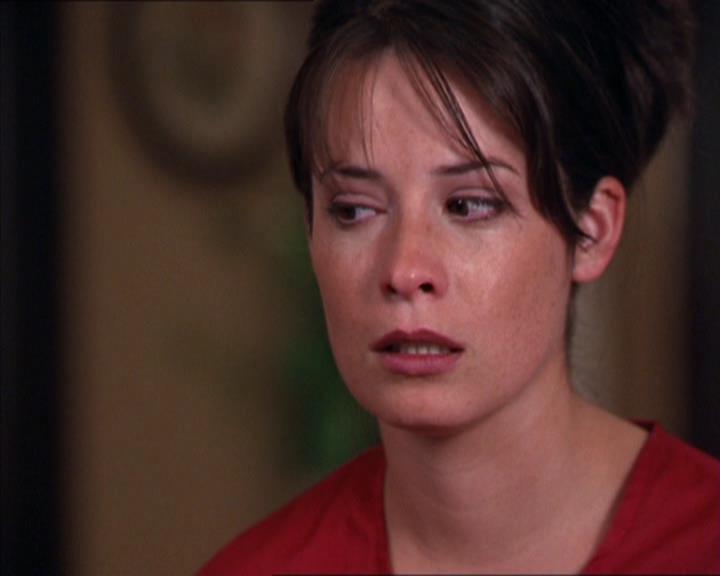 Charmed-Online_dot_net-2x02MoralityBites2202.jpg