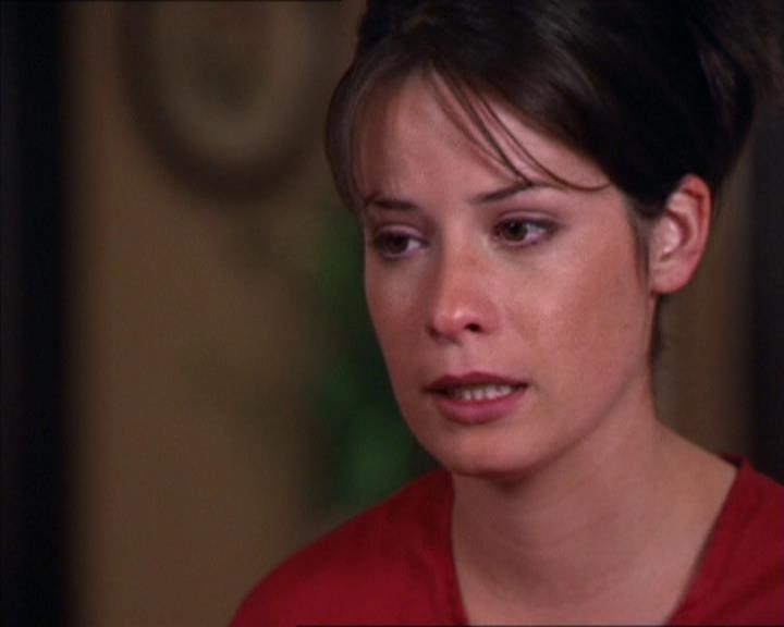 Charmed-Online_dot_net-2x02MoralityBites2217.jpg