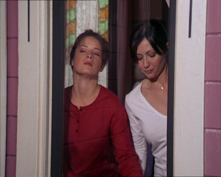 Charmed-Online_dot_net-2x02MoralityBites2231.jpg