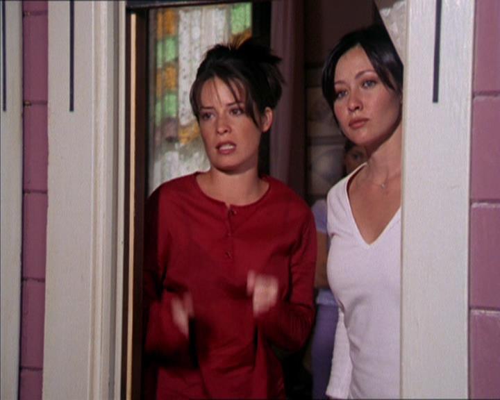 Charmed-Online_dot_net-2x02MoralityBites2233.jpg