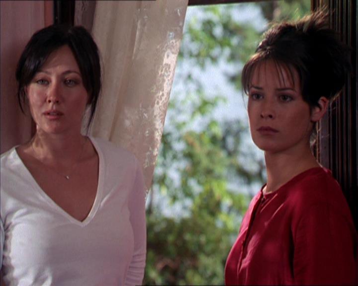 Charmed-Online_dot_net-2x02MoralityBites2240.jpg