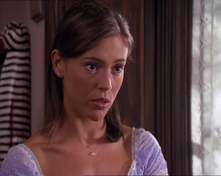 Charmed-Online_dot_net-2x02MoralityBites2244.jpg