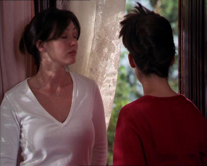 Charmed-Online_dot_net-2x02MoralityBites2247.jpg