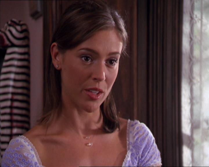 Charmed-Online_dot_net-2x02MoralityBites2250.jpg