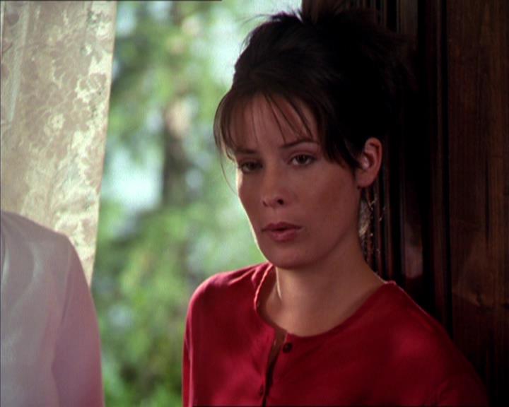 Charmed-Online_dot_net-2x02MoralityBites2264.jpg