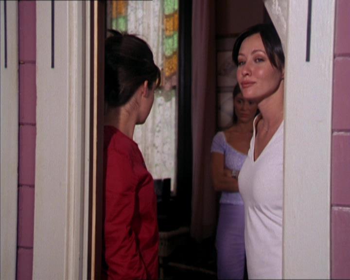 Charmed-Online_dot_net-2x02MoralityBites2267.jpg