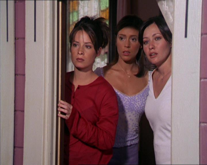 Charmed-Online_dot_net-2x02MoralityBites2274.jpg