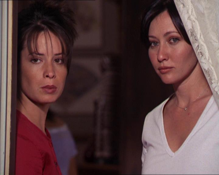 Charmed-Online_dot_net-2x02MoralityBites2291.jpg