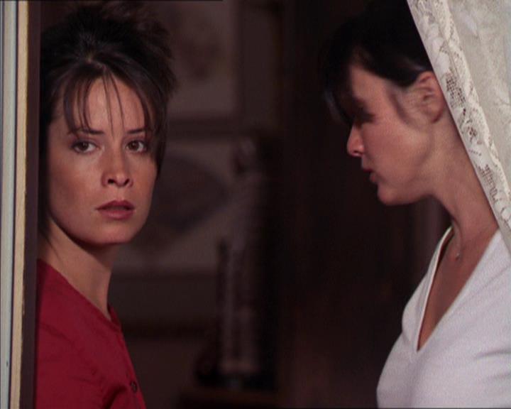 Charmed-Online_dot_net-2x02MoralityBites2293.jpg