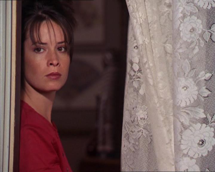 Charmed-Online_dot_net-2x02MoralityBites2294.jpg