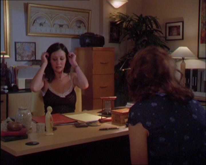 Charmed-Online_dot_net-2x03ThePaintedWorld0038.jpg