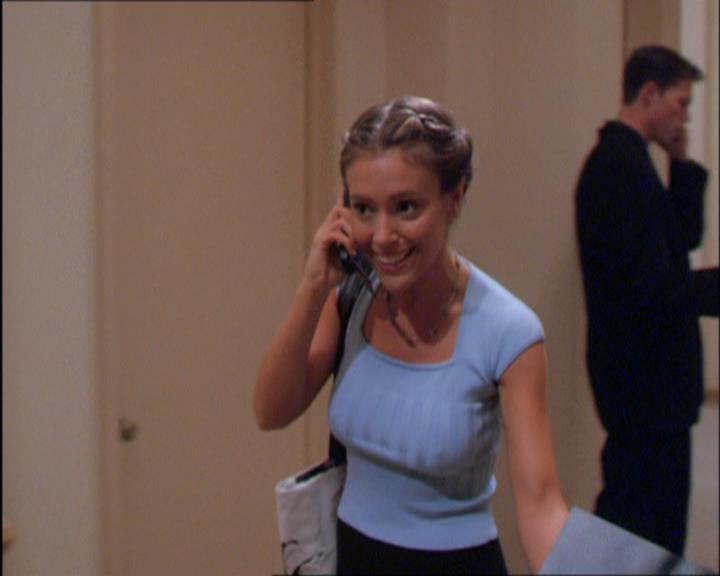 Charmed-Online_dot_net-2x03ThePaintedWorld0135.jpg