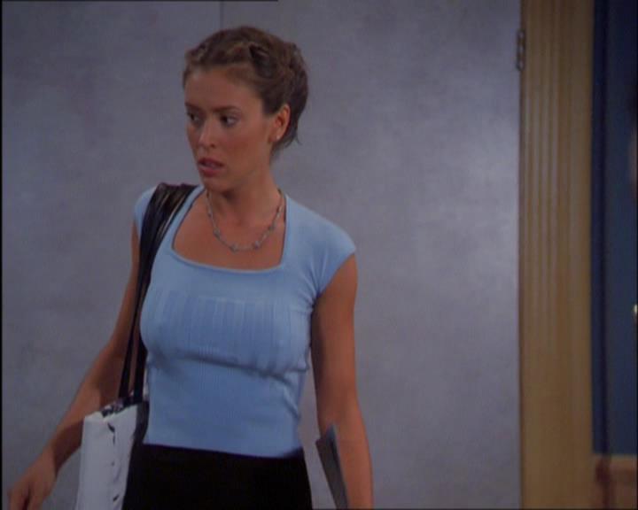 Charmed-Online_dot_net-2x03ThePaintedWorld0155.jpg