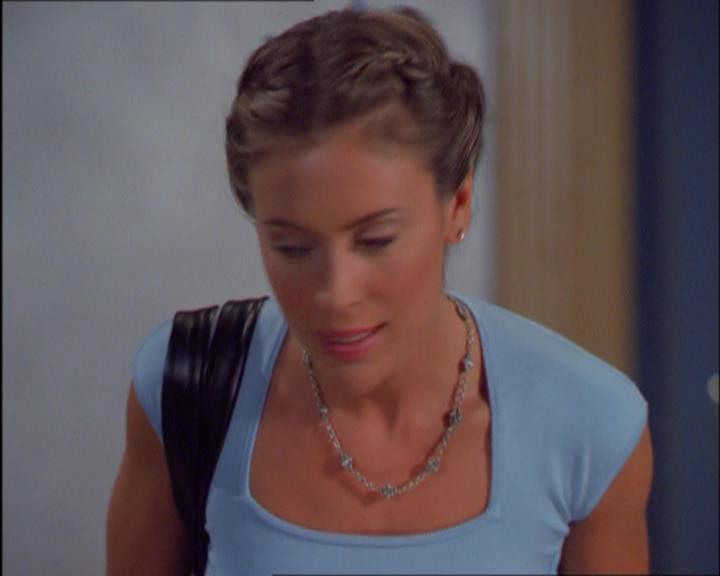 Charmed-Online_dot_net-2x03ThePaintedWorld0166.jpg