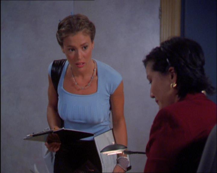 Charmed-Online_dot_net-2x03ThePaintedWorld0174.jpg