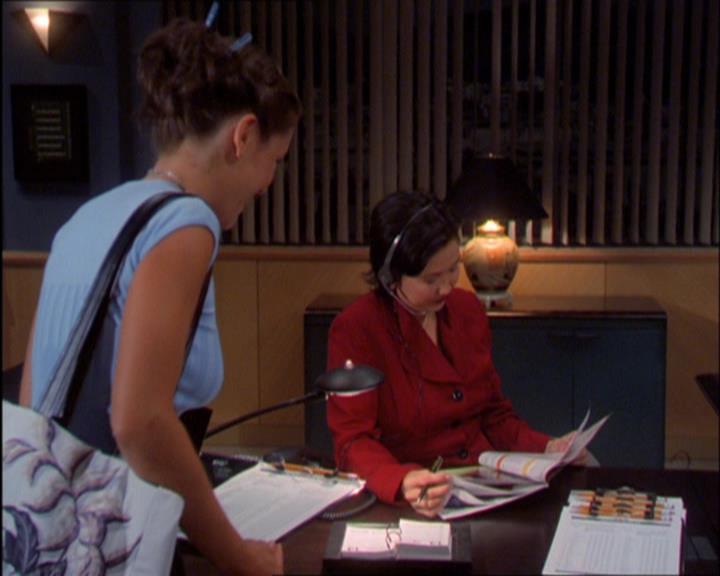 Charmed-Online_dot_net-2x03ThePaintedWorld0175.jpg