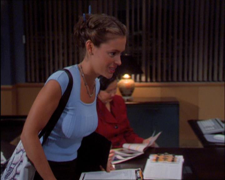 Charmed-Online_dot_net-2x03ThePaintedWorld0177.jpg