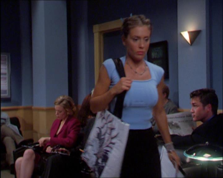 Charmed-Online_dot_net-2x03ThePaintedWorld0217.jpg