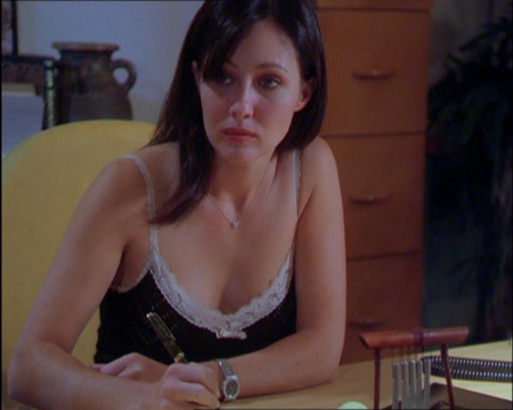 Charmed-Online_dot_net-2x03ThePaintedWorld0223.jpg