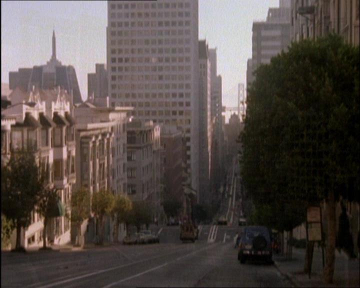 Charmed-Online_dot_net-2x03ThePaintedWorld0302.jpg