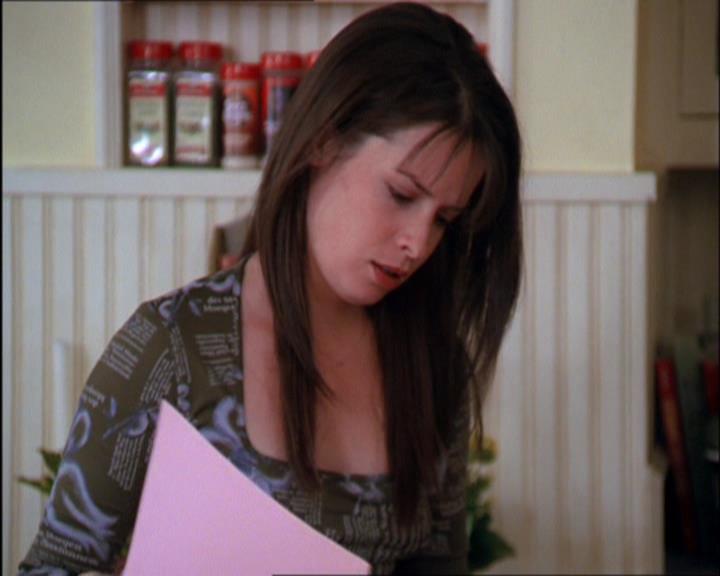 Charmed-Online_dot_net-2x03ThePaintedWorld0329.jpg