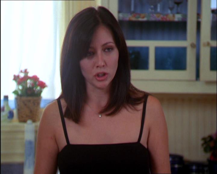 Charmed-Online_dot_net-2x03ThePaintedWorld0332.jpg