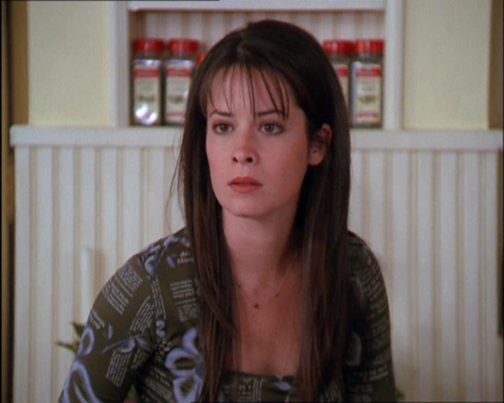 Charmed-Online_dot_net-2x03ThePaintedWorld0333.jpg