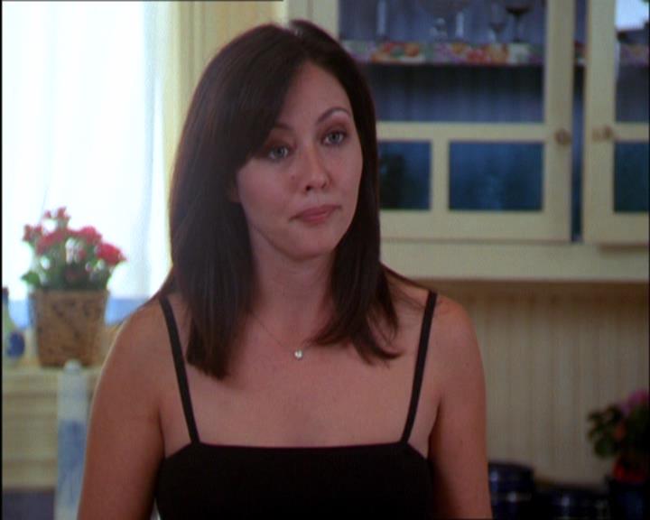 Charmed-Online_dot_net-2x03ThePaintedWorld0349.jpg