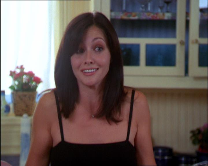 Charmed-Online_dot_net-2x03ThePaintedWorld0362.jpg