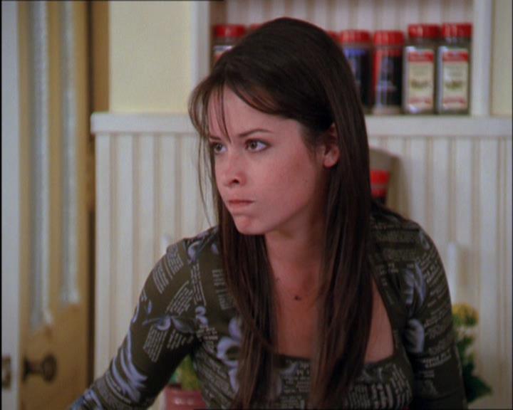 Charmed-Online_dot_net-2x03ThePaintedWorld0379.jpg