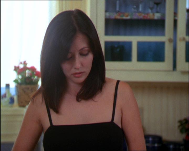 Charmed-Online_dot_net-2x03ThePaintedWorld0384.jpg