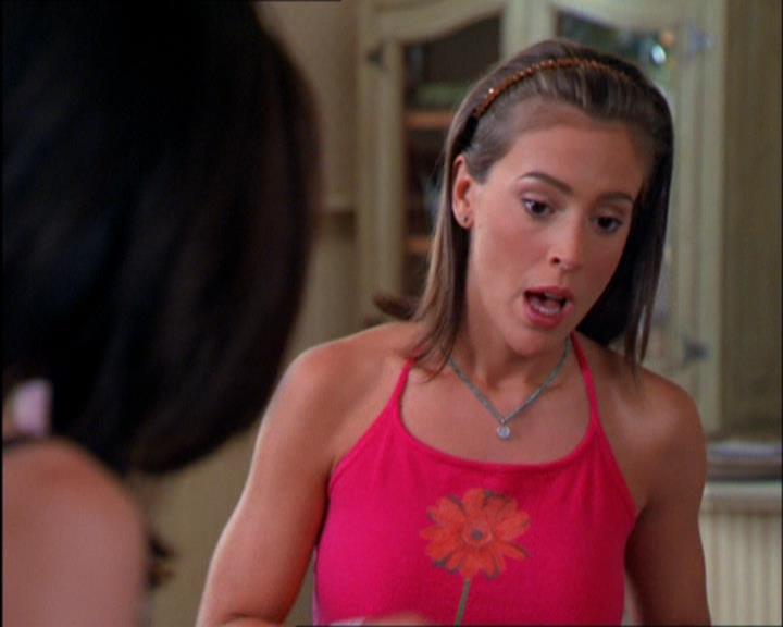 Charmed-Online_dot_net-2x03ThePaintedWorld0385.jpg