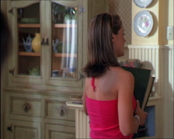 Charmed-Online_dot_net-2x03ThePaintedWorld0392.jpg