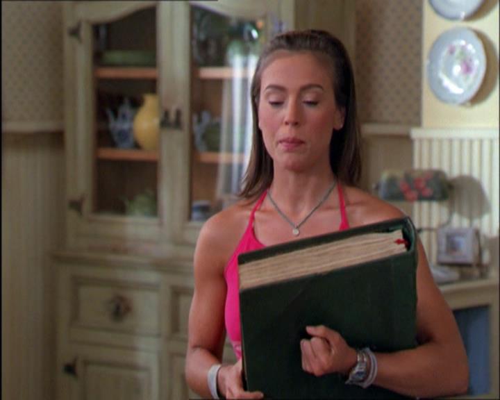 Charmed-Online_dot_net-2x03ThePaintedWorld0397.jpg