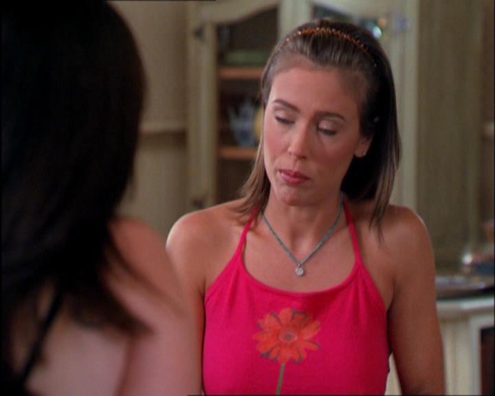 Charmed-Online_dot_net-2x03ThePaintedWorld0408.jpg