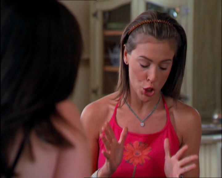 Charmed-Online_dot_net-2x03ThePaintedWorld0423.jpg