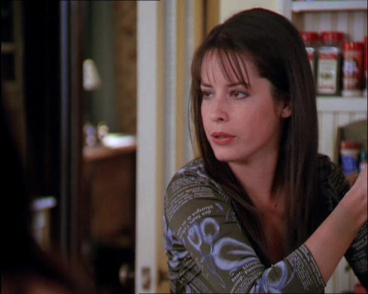 Charmed-Online_dot_net-2x03ThePaintedWorld0447.jpg