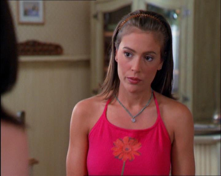 Charmed-Online_dot_net-2x03ThePaintedWorld0448.jpg