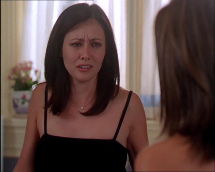 Charmed-Online_dot_net-2x03ThePaintedWorld0449.jpg