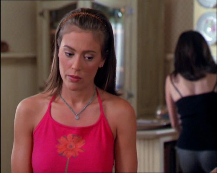 Charmed-Online_dot_net-2x03ThePaintedWorld0451.jpg