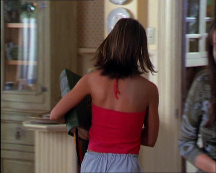 Charmed-Online_dot_net-2x03ThePaintedWorld0458.jpg