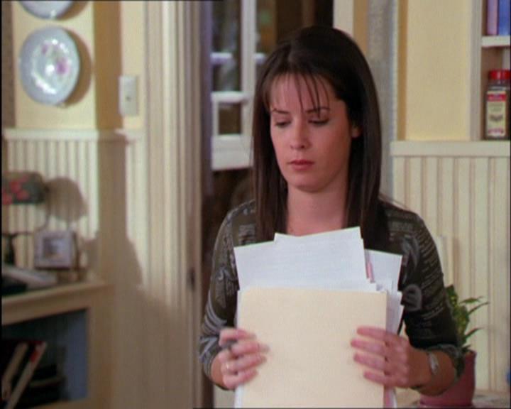 Charmed-Online_dot_net-2x03ThePaintedWorld0459.jpg