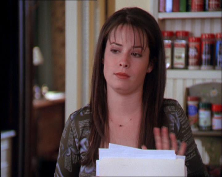 Charmed-Online_dot_net-2x03ThePaintedWorld0462.jpg